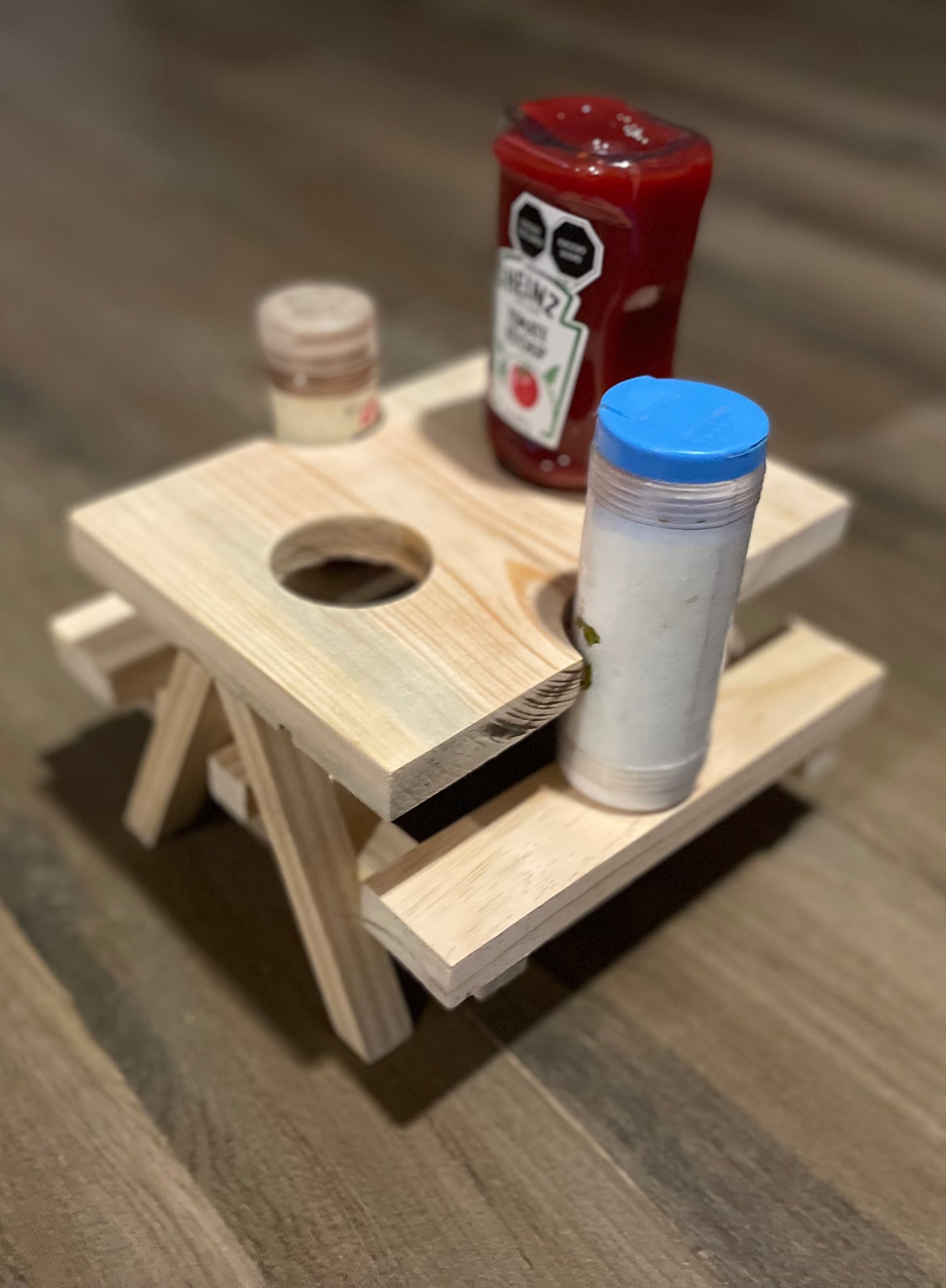 Especiero Organizador de Madera "Mini Mesa de Picnic" – Soporte Artesanal para Salsas y Aderezos